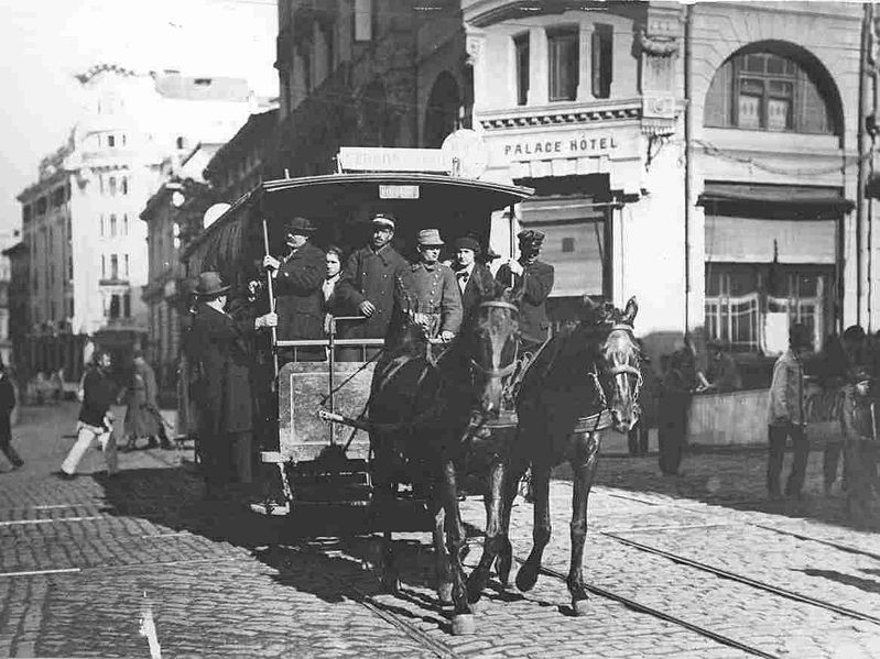 Tramvai_cu_cai_1871.jpg