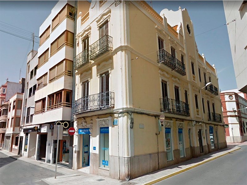 01-casa-centre-canto-carrer-correus